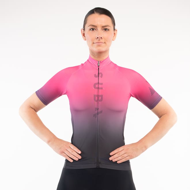The women’s Euro top shares all the same premium features and fabrics as the men’s version.