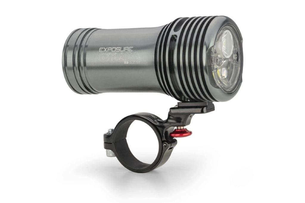 Measuring 102mm long, the Strada RS may be compact but it delivers over 1,000 lumens and is jam-packed with high-tech features.