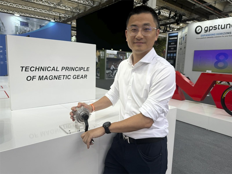 Man with a contactless magnetic drive system on display