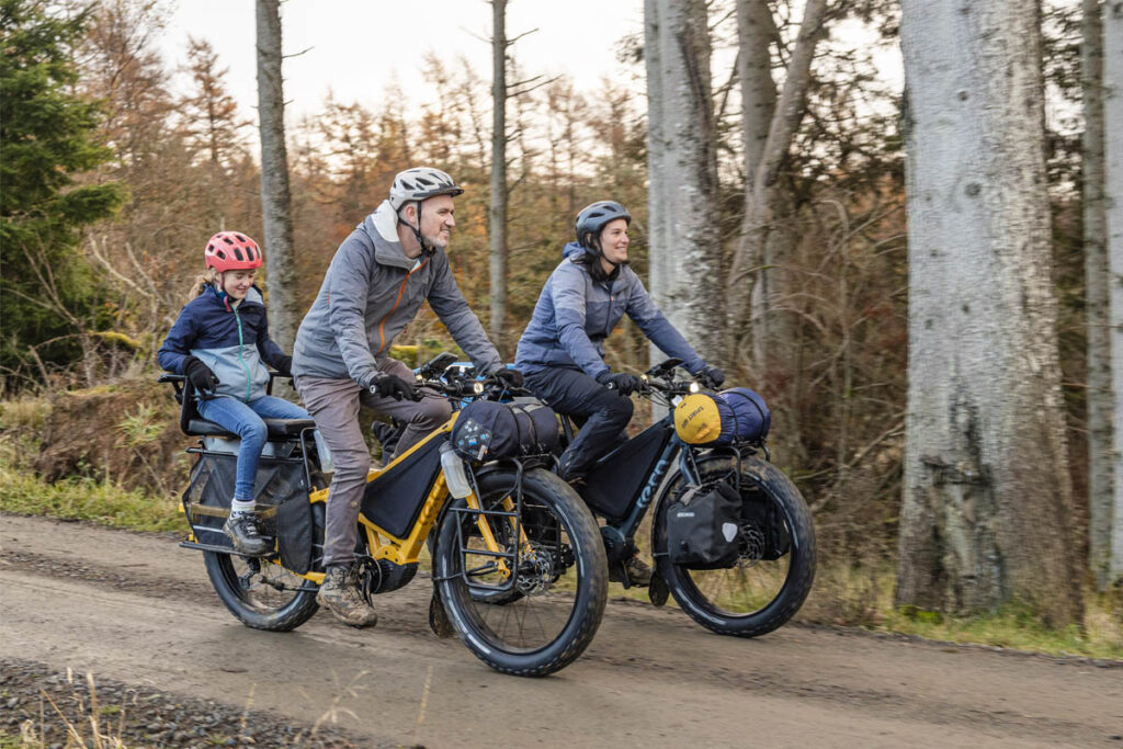 Family riding adventure e-cargo bikes